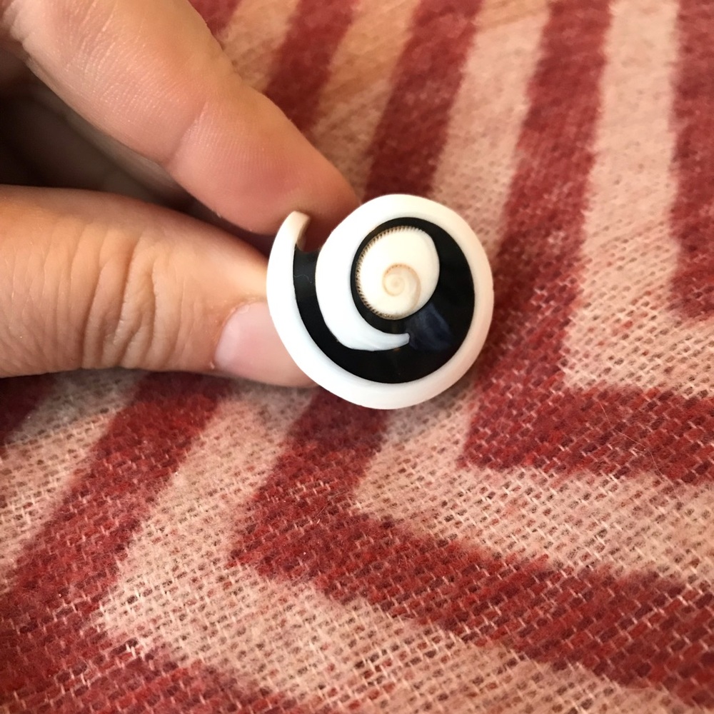 Beautiful Shell Ring , size 8-9